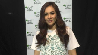 Wulan Guritno Suka Rambut Warna Cokelat Dibanding Hitam