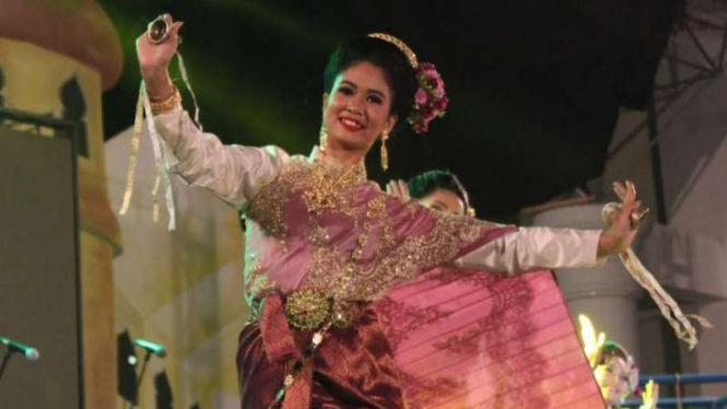 Tarian Thailand di Festival Rapa’i Internasional di Aceh.