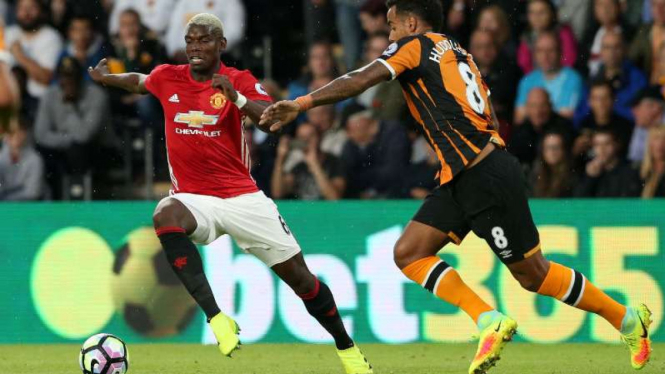 Gelandang Manchester United, Paul Pogba, di laga lawan Hull City