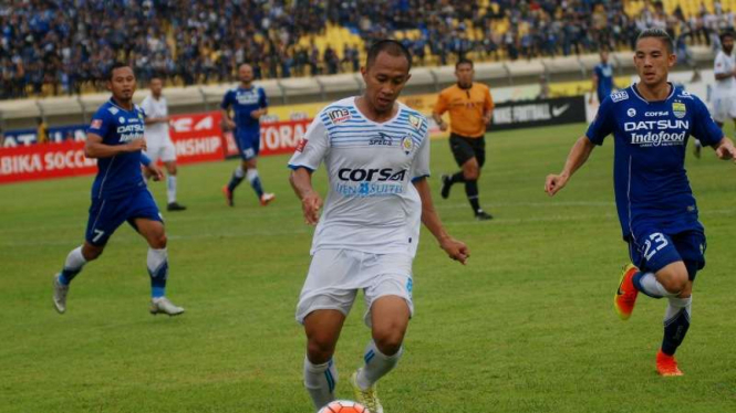Duel Persib Bandung vs Arema Cronus