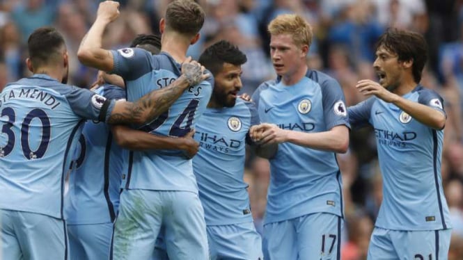 Pemain Manchester City merayakan gol.