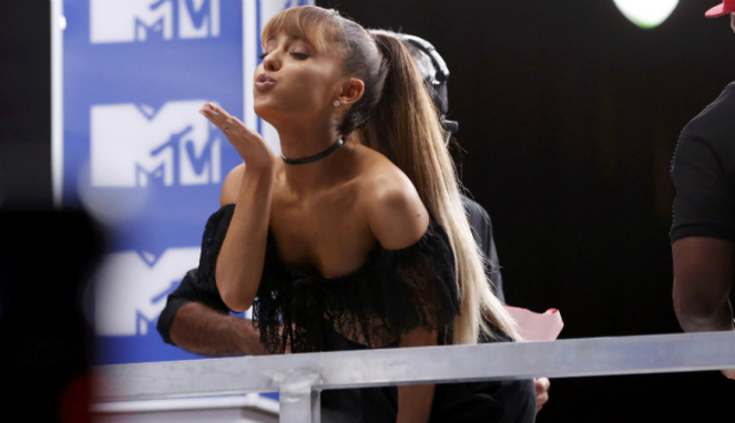 Ariana Grande di MTV Video Music Awards (VMAs) 2016