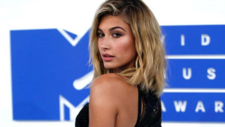 Model Hailey Baldwin Dituduh Operasi Plastik