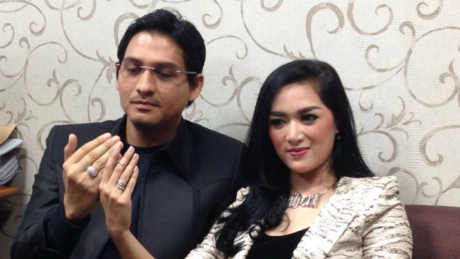 Lucky Hakim dan Tiara Dewi.