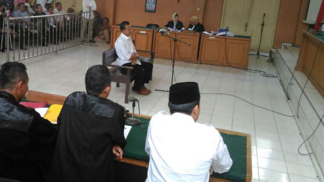 Sidang perdana kasus penyalahgunaan narkotik dengan terdakwa Ahmad Wazir Nofiadi alias Ovi, Bupati nonaktif Ogan Ilir, di Pengadilan Negeri Palembang pada Selasa, 30 Agustus 2016.