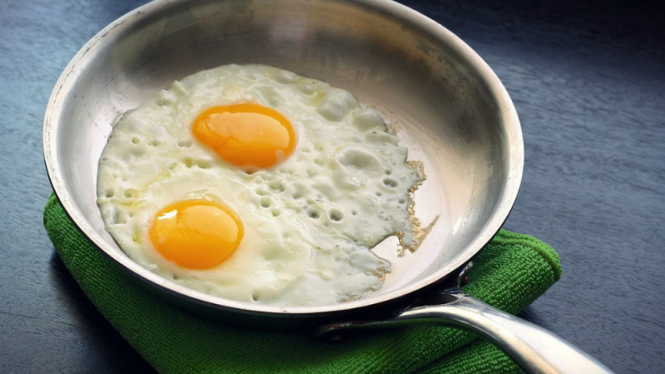 Ilustrasi telur/memasak telur/menggoreng telur.