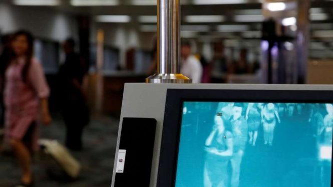 Bandara Soekarno-Hatta pantau penumpang dari Singapura terkait virus zika di negara itu. 