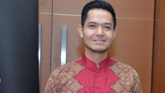 Soal Guru Spiritual, Dude Harlino Pegang Al-Quran dan Hadits