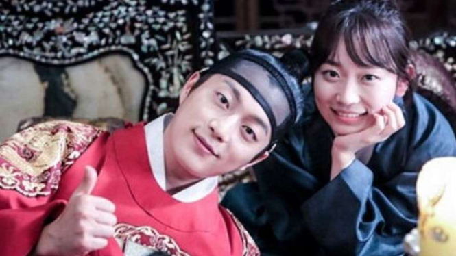 Yoon Doo Joon dan Kim Seul Ki