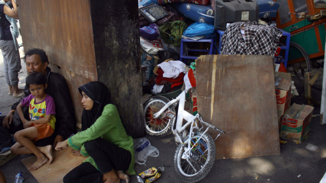 Penertiban bangunan ilegal di Rawajati, Jakarta Selatan, 1 September 2016.