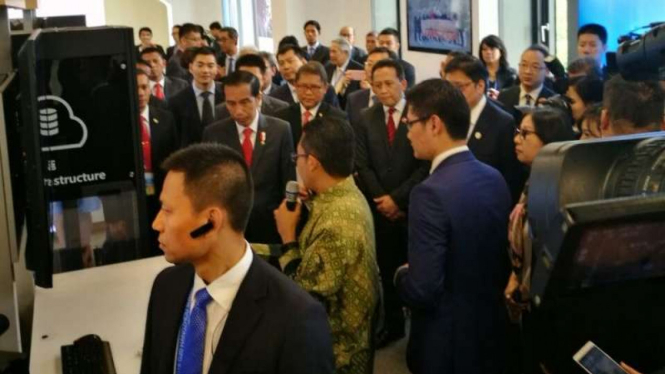Presiden Jokowi di Kantor Huawei, China.
