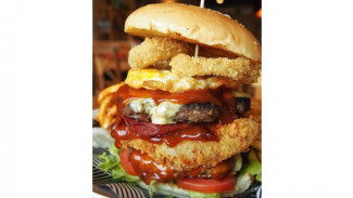 7 Burger Paling Unik Ini Dijamin Bikin Kamu Penasaran