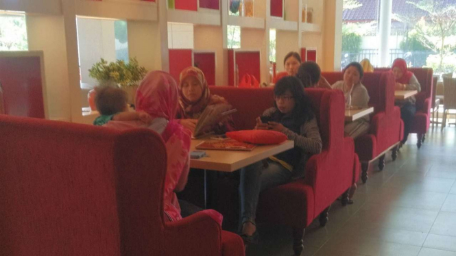 Restoran Pizza Hut di Harapan Indah, Bekasi, beroperasi normal.