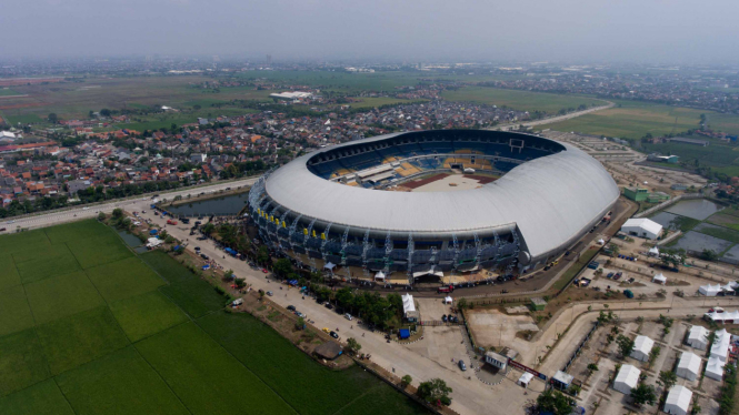 Kesiapan Stadion GLBA Bandung Untuk Pembukaan PON XIX