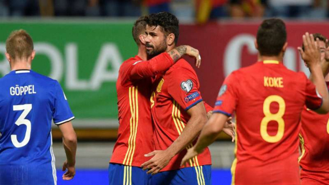 Striker Spanyol, Diego Costa, usai cetak gol.