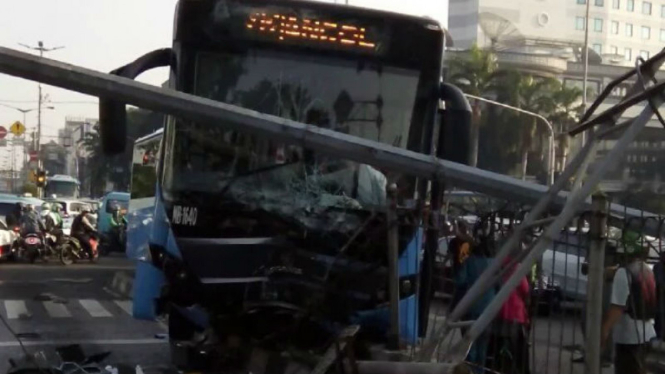 Bus TransJakarta kecelakaan di Gunung Sahari Jakarta Pusat