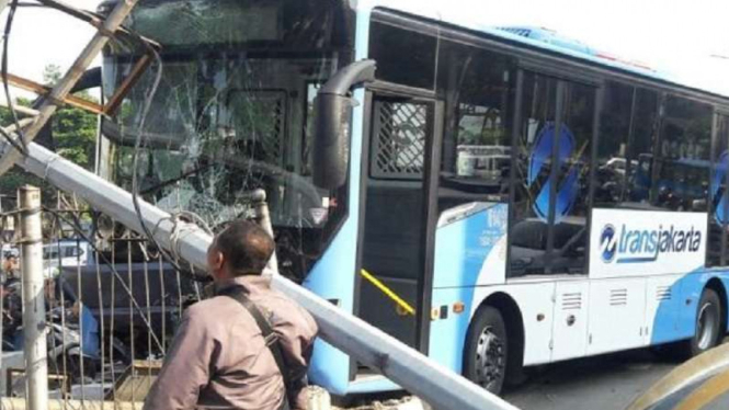 Bus TransJakarta yang kecelakaan di Gunung Sahari, Selasa 6 September 2016.