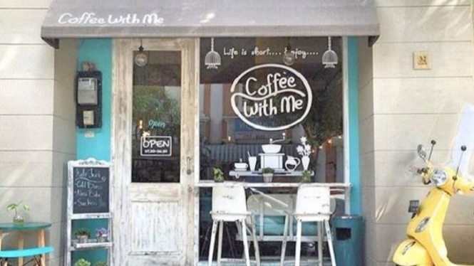 Kafe Coffee With Me, Pantai Indah Kapuk, Jakarta.