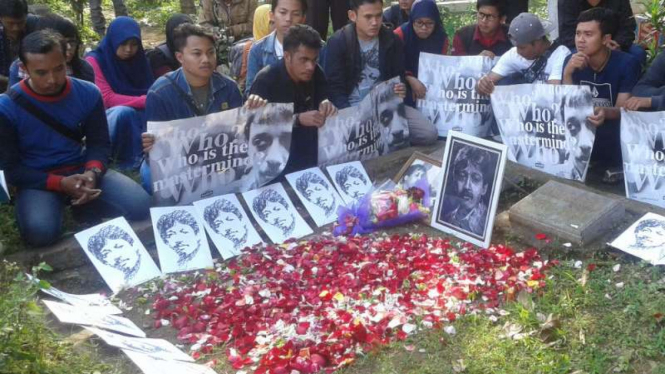 Suasana peringatan 12 tahun kematian Munir di TPU Sisir Kota Batu
