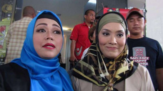 Elma Theana Tebar Senyum Jelang Diperiksa Polisi