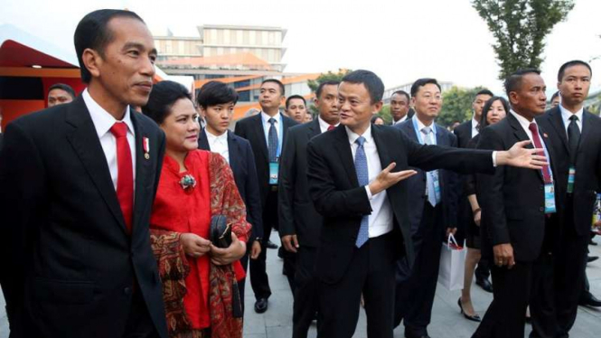 CEO Alibaba Jack Ma saat menerima kunjungan Presiden Joko Widodo dan rombongan di Kta Hangzhou, China, 2 September 2016.