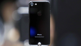 Apple Akui iPhone 7 Jet Black Gampang Lecet