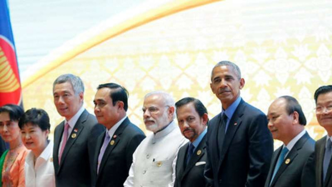 Presiden AS Barack Obama berfoto dengan para pemimpin ASEAN.