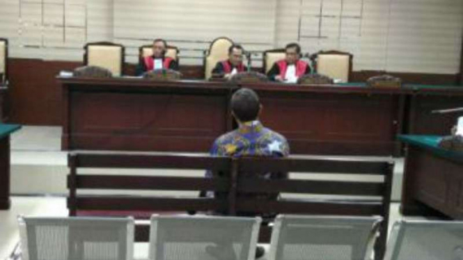 Terdakwa Masduqi saat sidang di Pengadilan Tipikor Surabaya