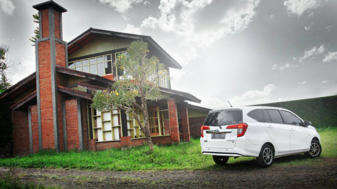 Toyota Calya di Jalanan Bandung