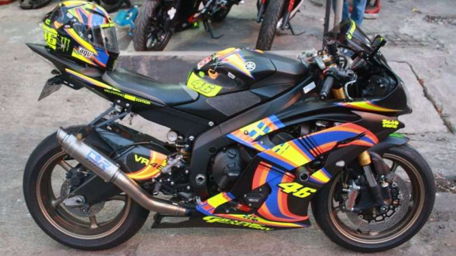 Modifikasi Yamaha R6 inspirasi dari pembalap Rossi.