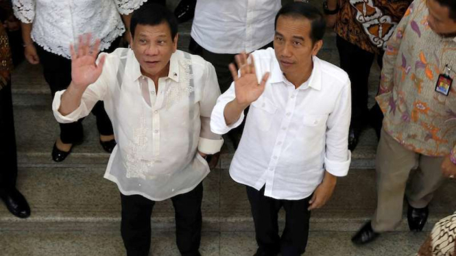 Presiden Joko Widodo dan Presiden Filipina Rodrigo Duterte di Pasar Tanah Abang