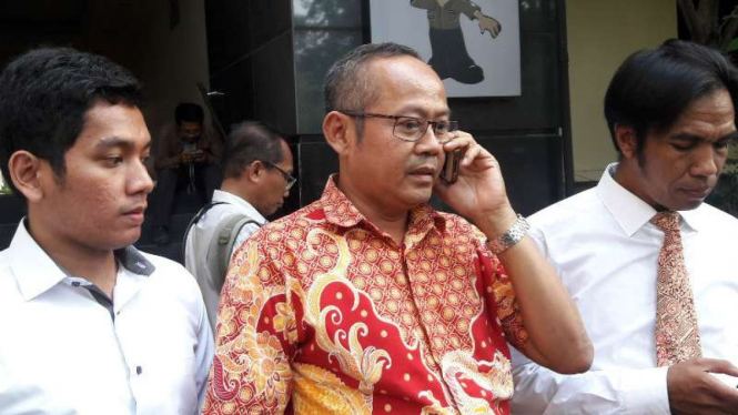 Bambang Sunaryo (baju batik), pengacara AJS, tersangka perampokan di Pondok Indah.