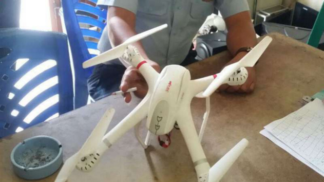 Pesawat tanpa awak atau drone yang diduga untuk menyelundupkan narkoba.