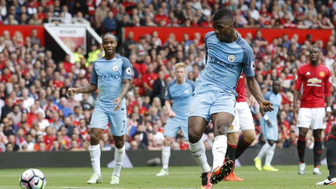 Kelechi Iheanacho mencetak gol ke gawang MU.