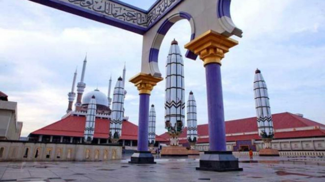 Wisata Halal Masjid Agung Jawa Tengah.