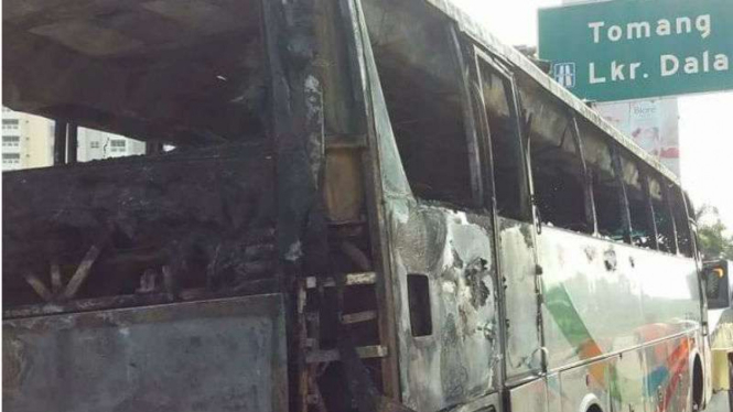 Bus Budiman terbakar di Tol Jakarta - Tangerang