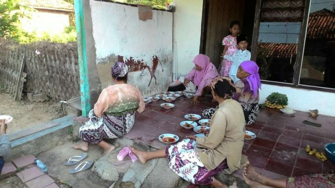 Tradisi Tellasan Reajheh atau Idul Adha bagi warga Desa Brekas di Pulau Madura Jawa Timur, Senin (12/9/2016)