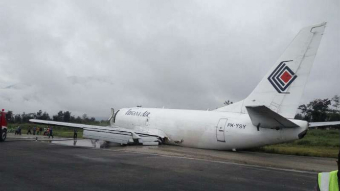 Pesawat Trigana Air tergelincir di Bandara Wamena.