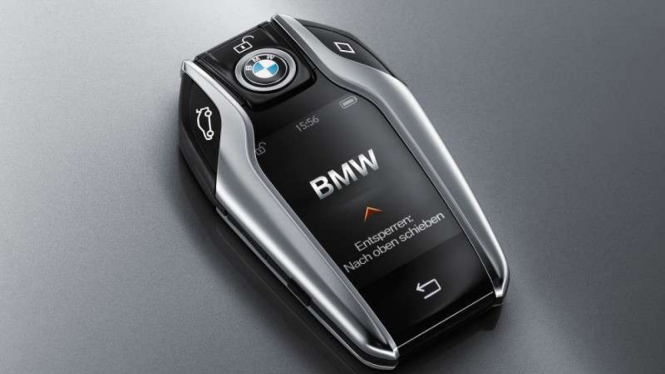 Kunci remote BMW Seri 7 terbaru yang dilengkapi dengan immobilizer.