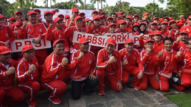 Atlet PON 2016 DKI Jakarta saat dilepas Gubernur Basuki Tjahaja Purnama
