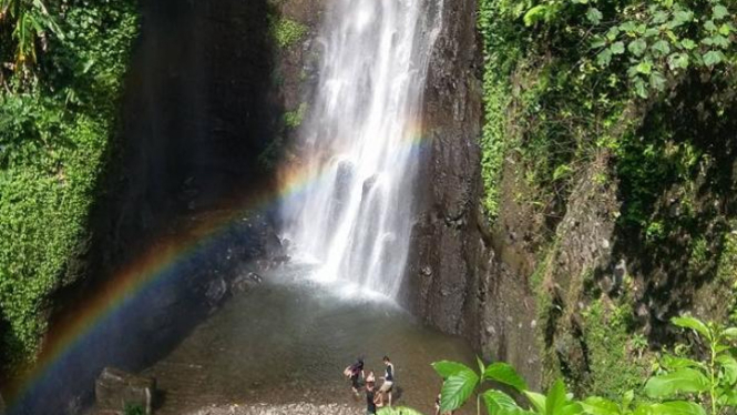 Objek Wisata Air Terjun Putuk Truno Di Prigen Pasuruan Viva