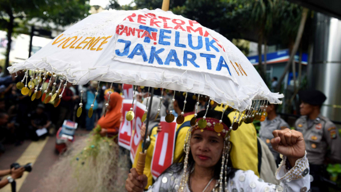 Sejumlah aktivis menggelar aksi menolak Proyek Reklamasi Teluk Jakarta.