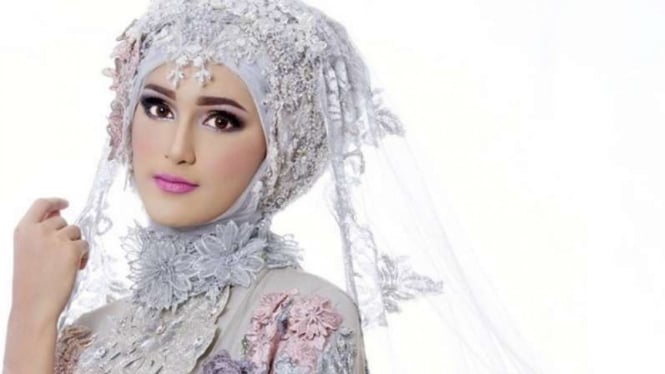 Koleksi gaun pengantin Muslimah Dida Mischavaro
