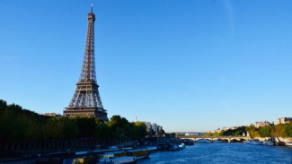 Paris Blues, Terpesona dengan Keromantisannya