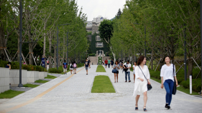 Mahasiswi di Yonsei University, Seoul.