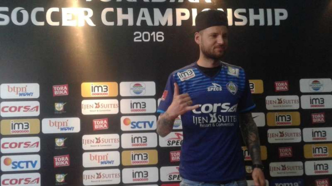 Gelandang Arema Cronus Nick Kalmar