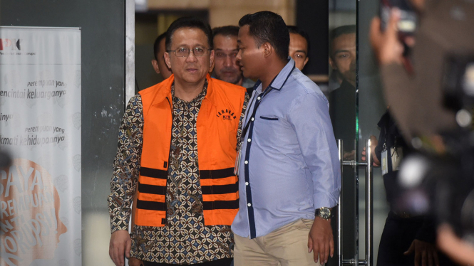 Mantan ketua Dewan Perwakilan Daerah Irman Gusman saat di Komisi Pemberantasan Korupsi (KPK)