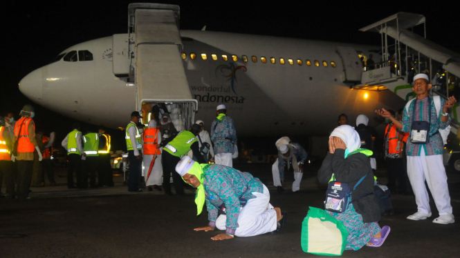 Jemaah haji Indonesia yang baru tiba di Tanah Air usai menunaikan ibadah haji di Arab Saudi. 
