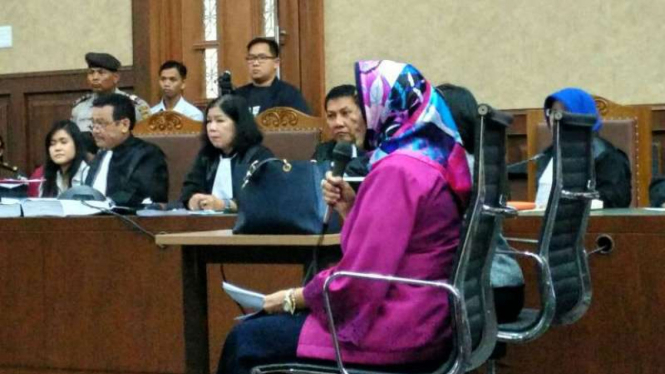 Ahli psikologi UI Dewi Taviana Walida bersaksi dalam sidang Jessica