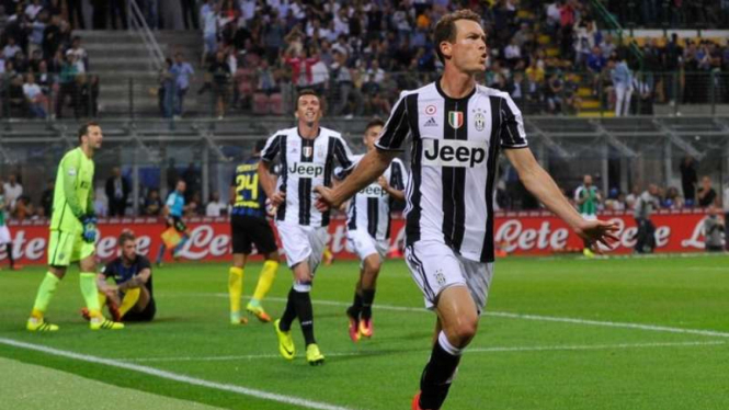 Bek Juventus, Stephan Lichtsteiner